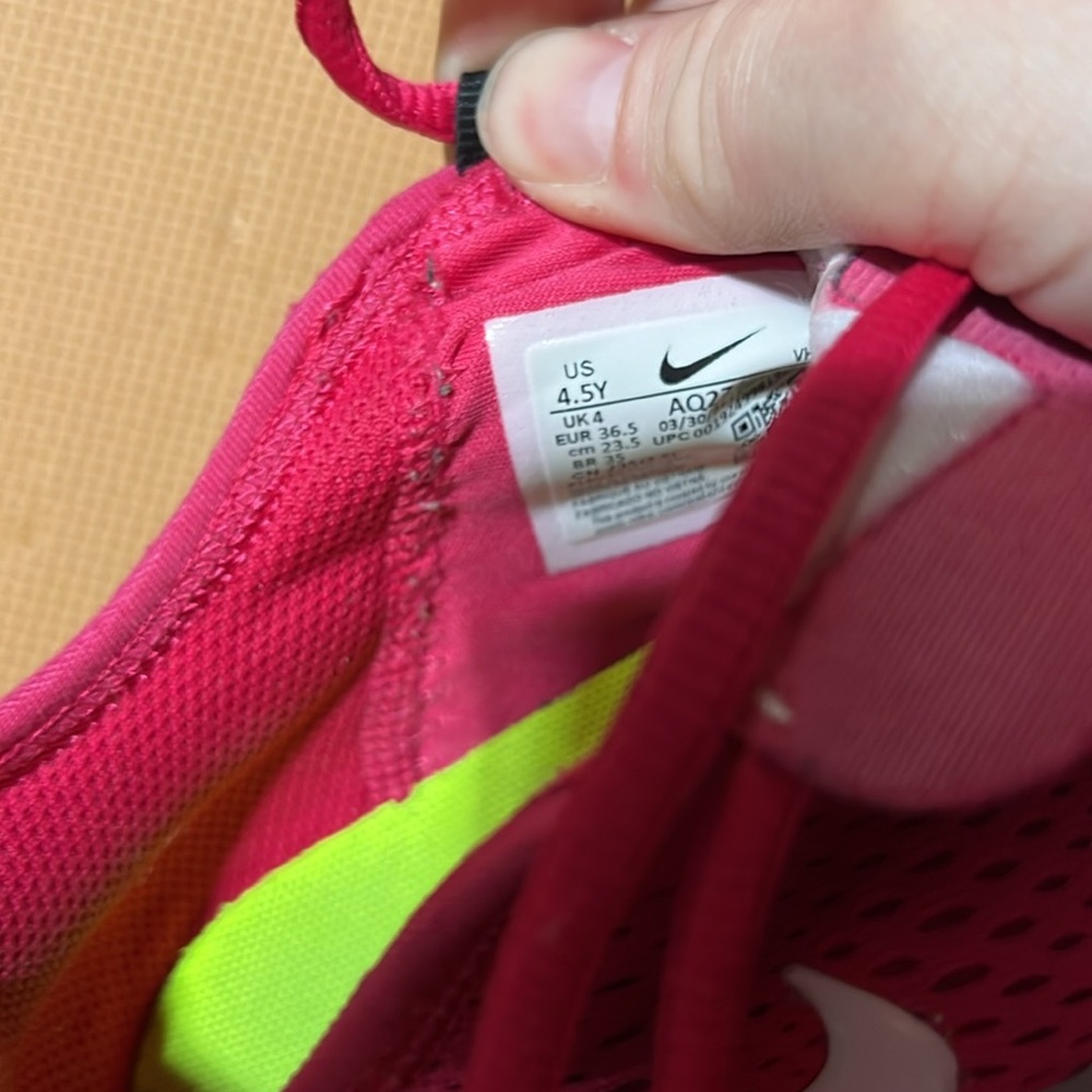 Youth Nike Air Sneakers - Picture 7 of 7